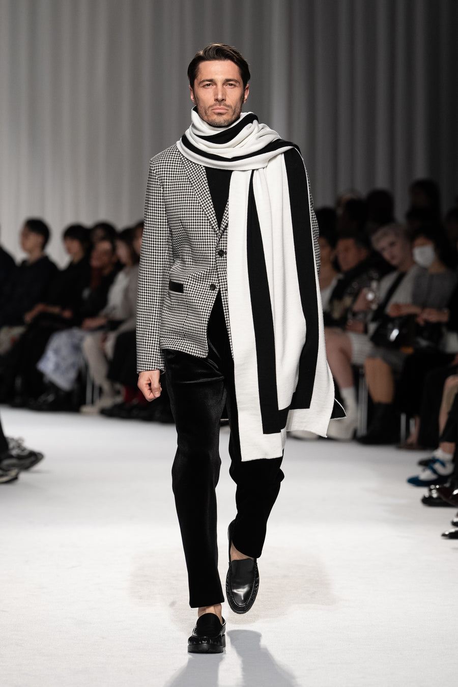Big size wool knit stole