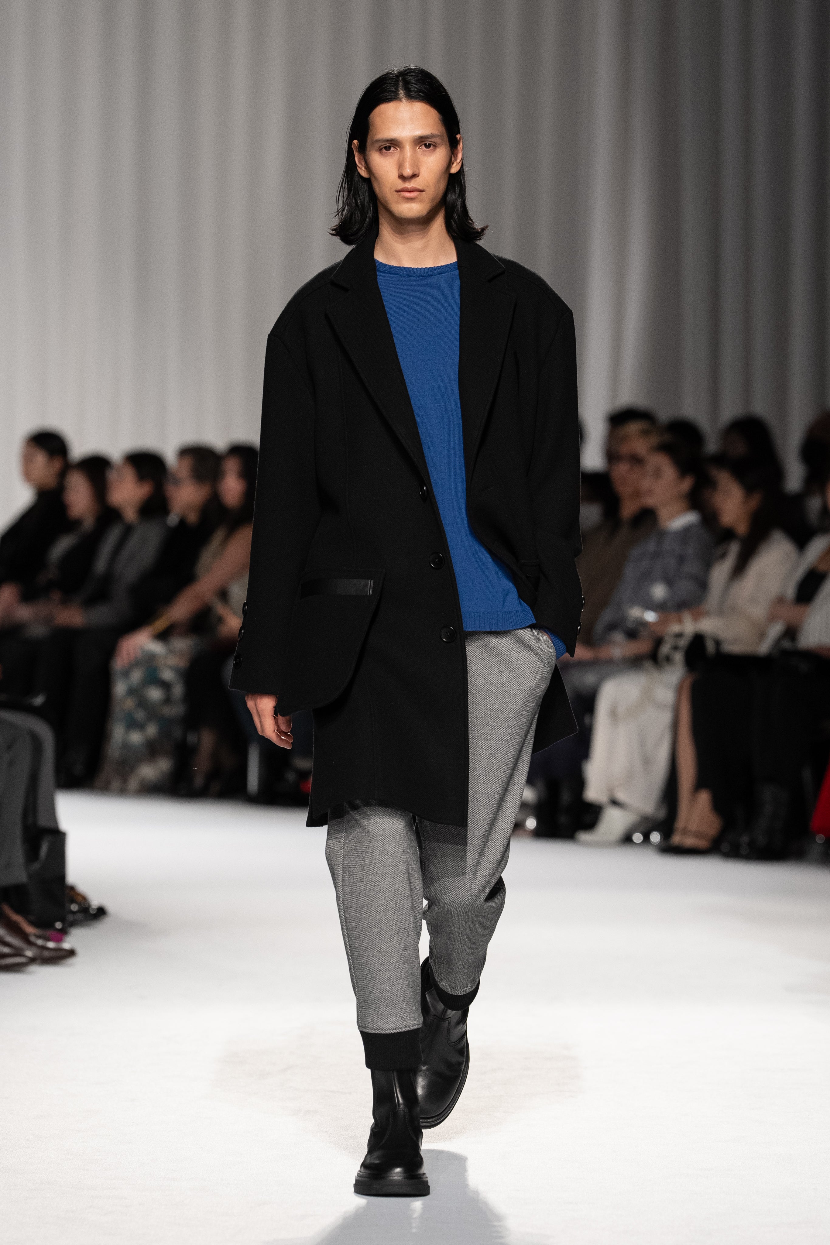Round neck knit pullover