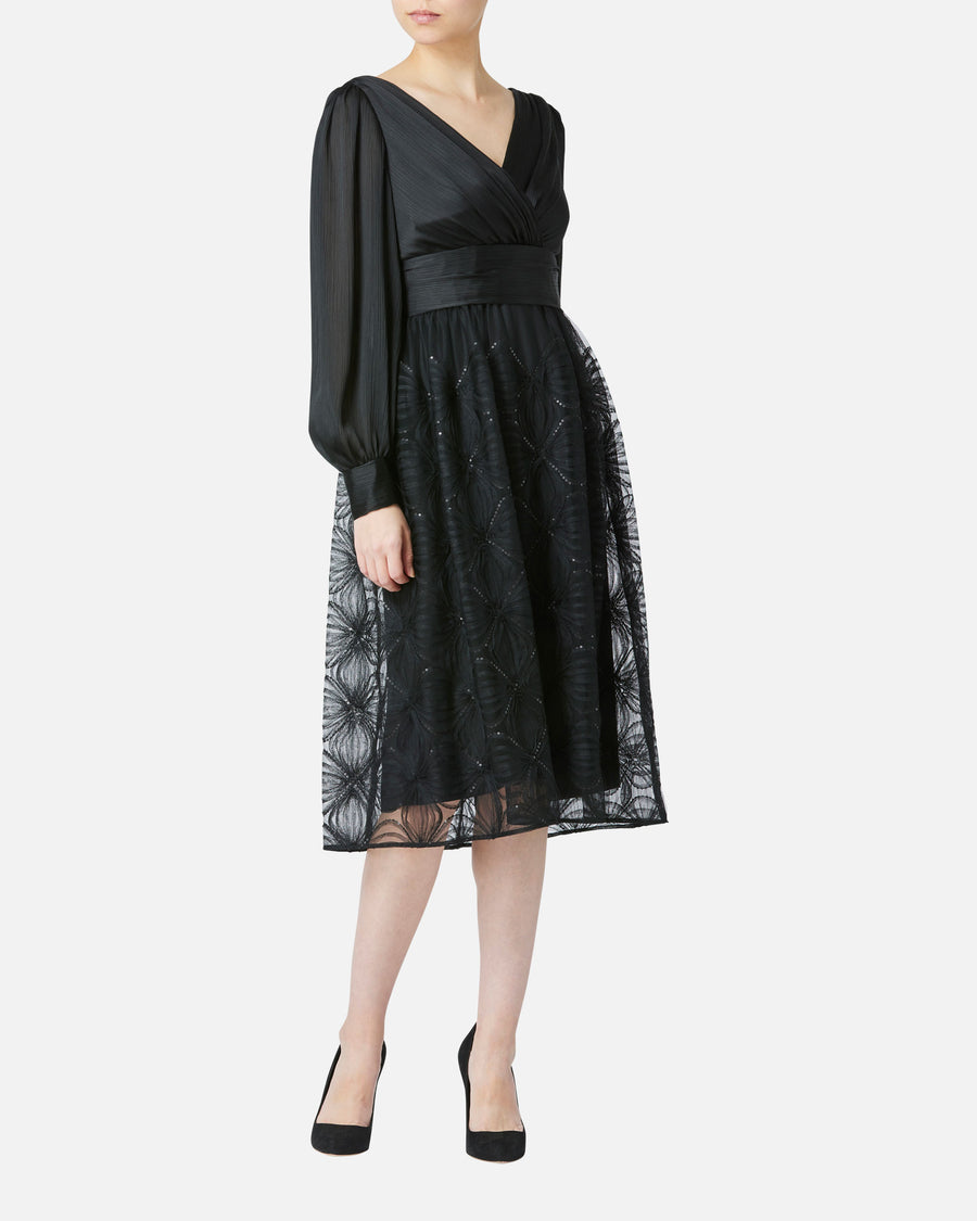 Crepe x Tulle Embroidery Dress