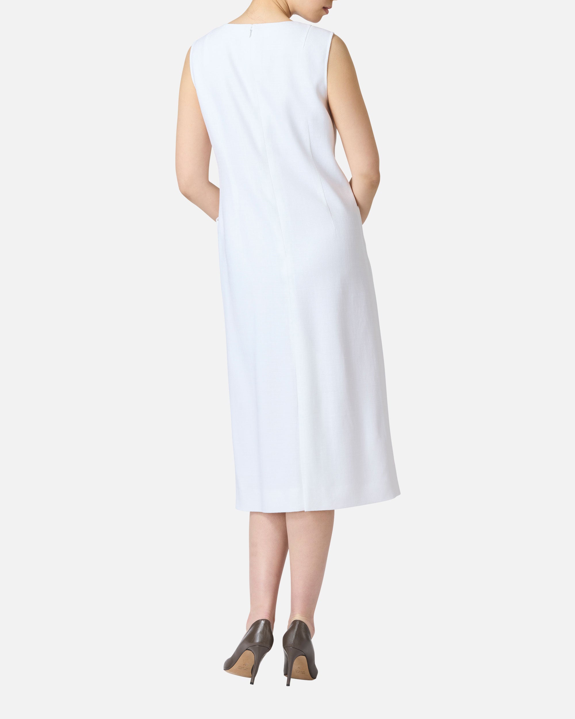 V-neck sleeveless dress