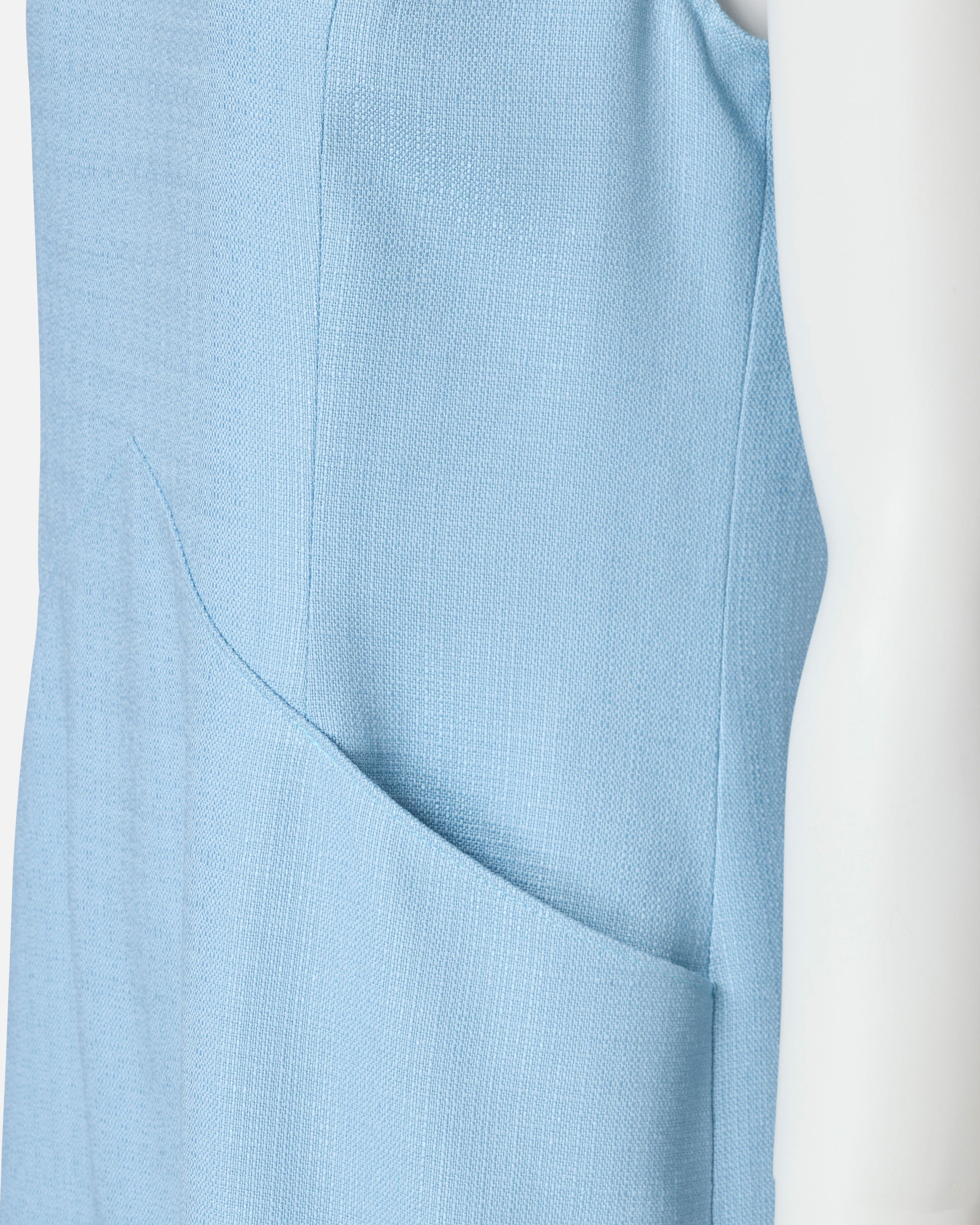 V-neck sleeveless dress