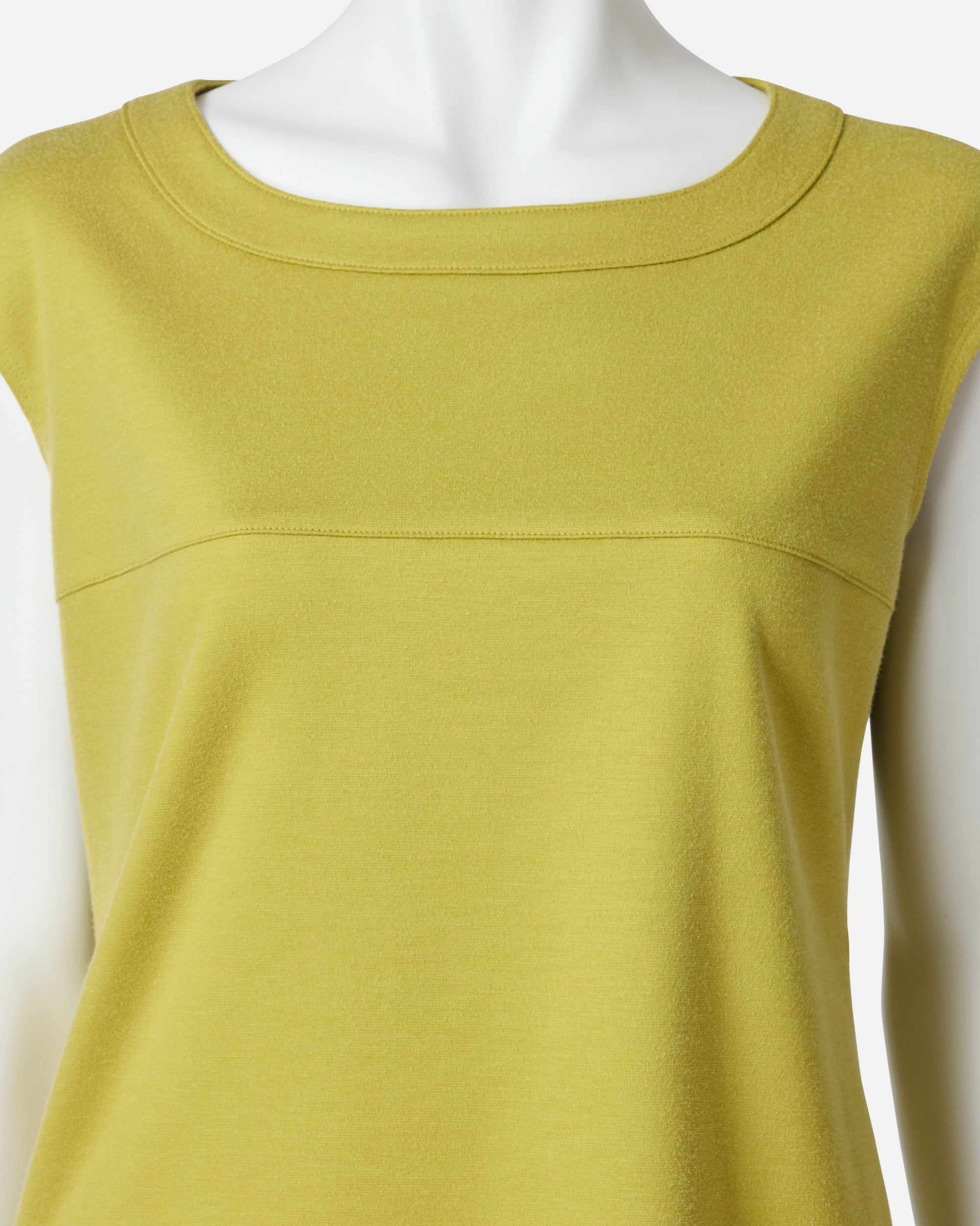 Crew neck sleeveless blouse