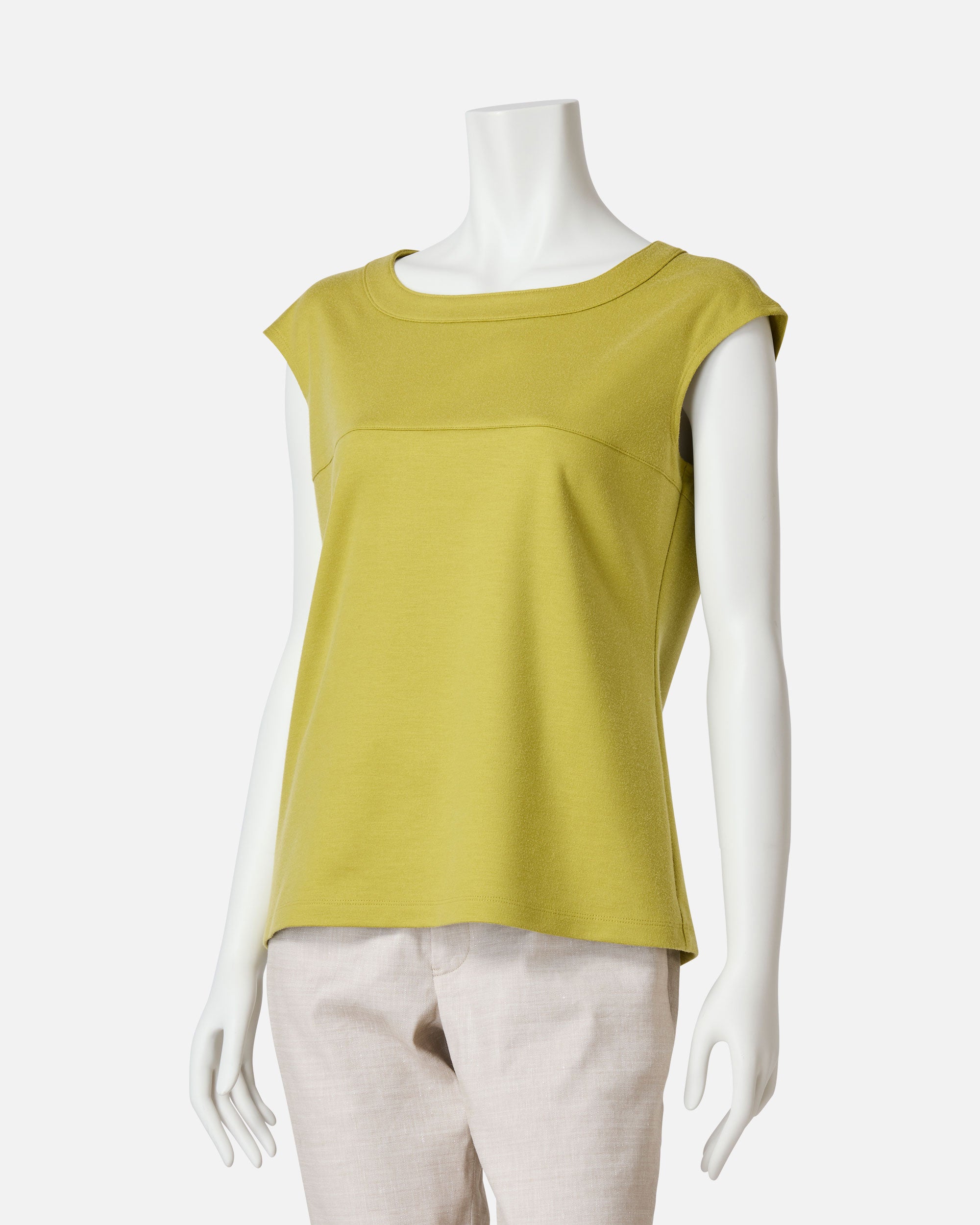 Crew neck sleeveless blouse