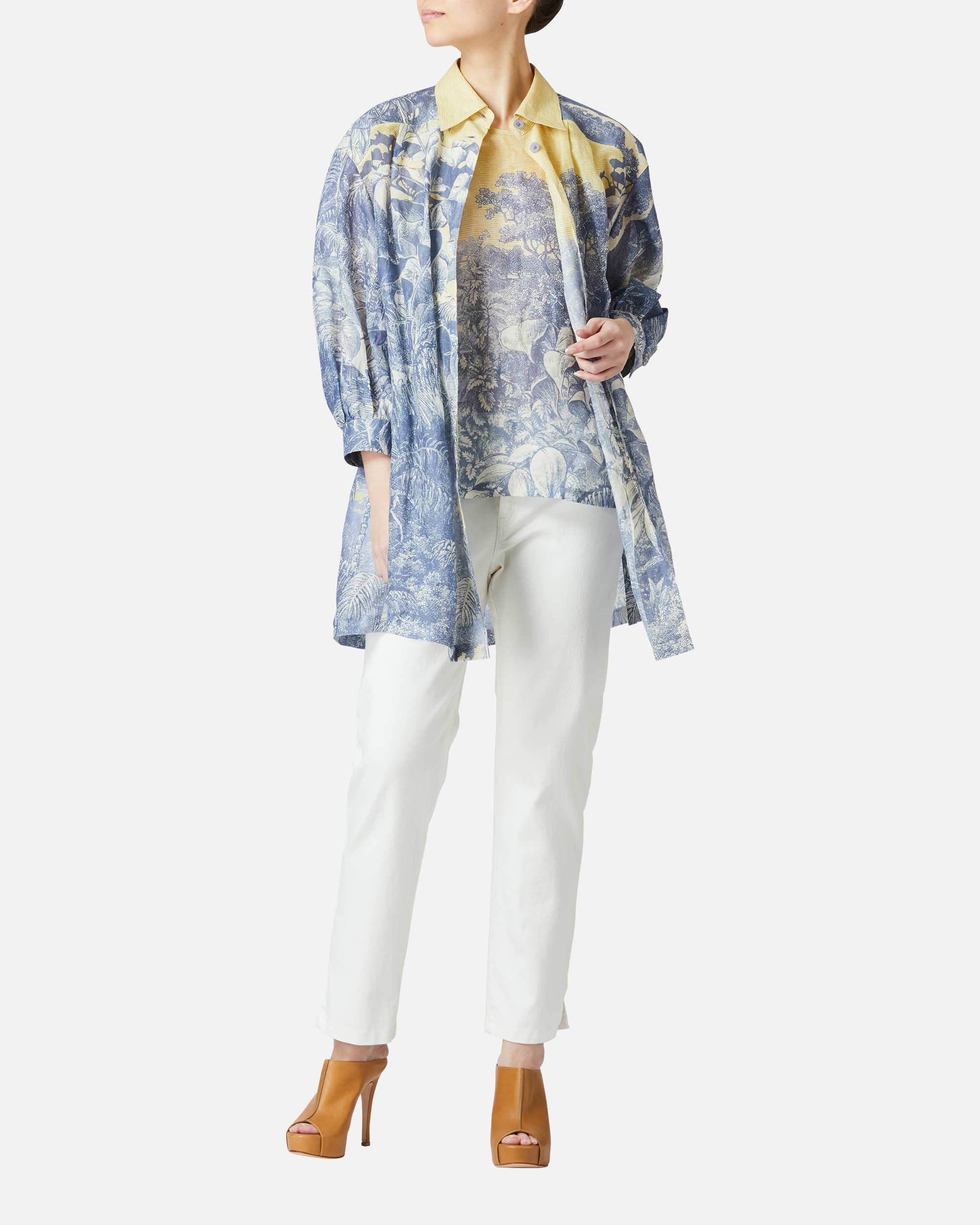 White denim pants