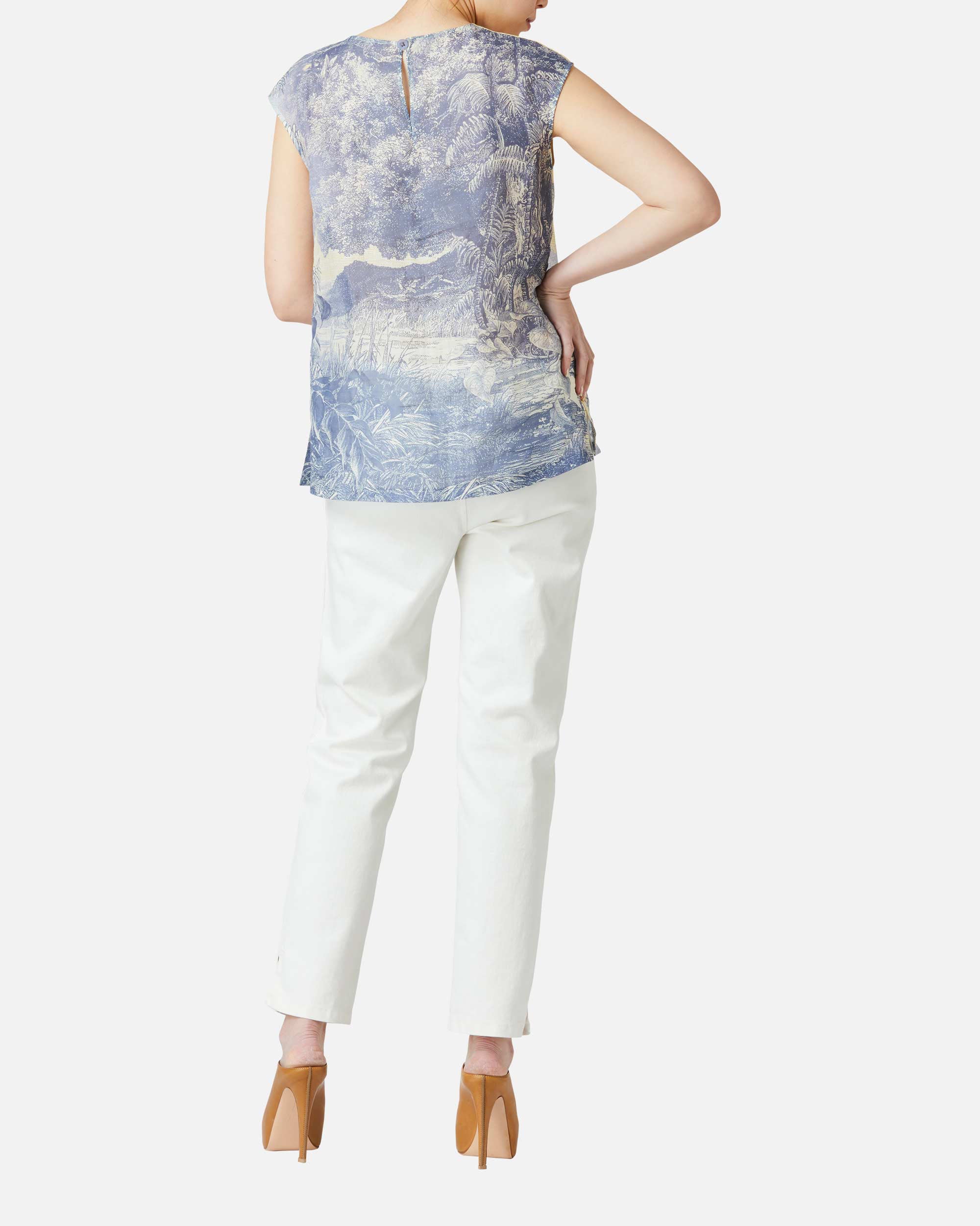 White denim pants