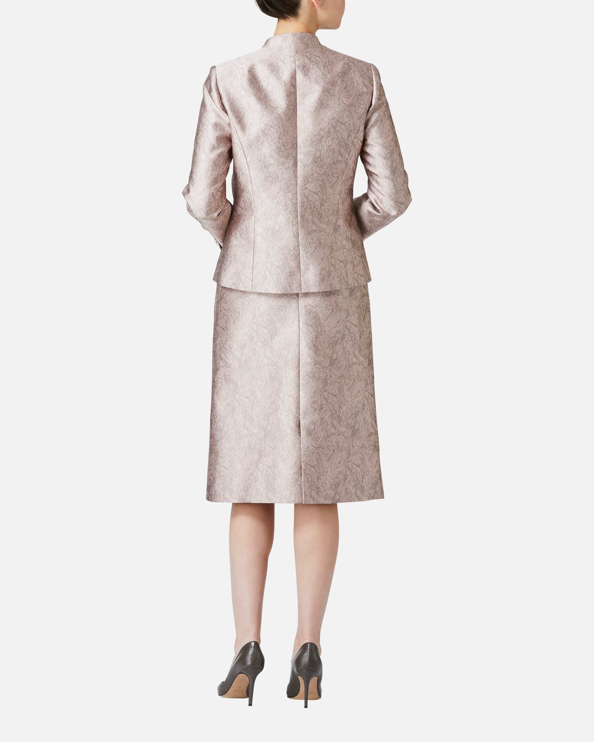 Heart neck collarless jacket