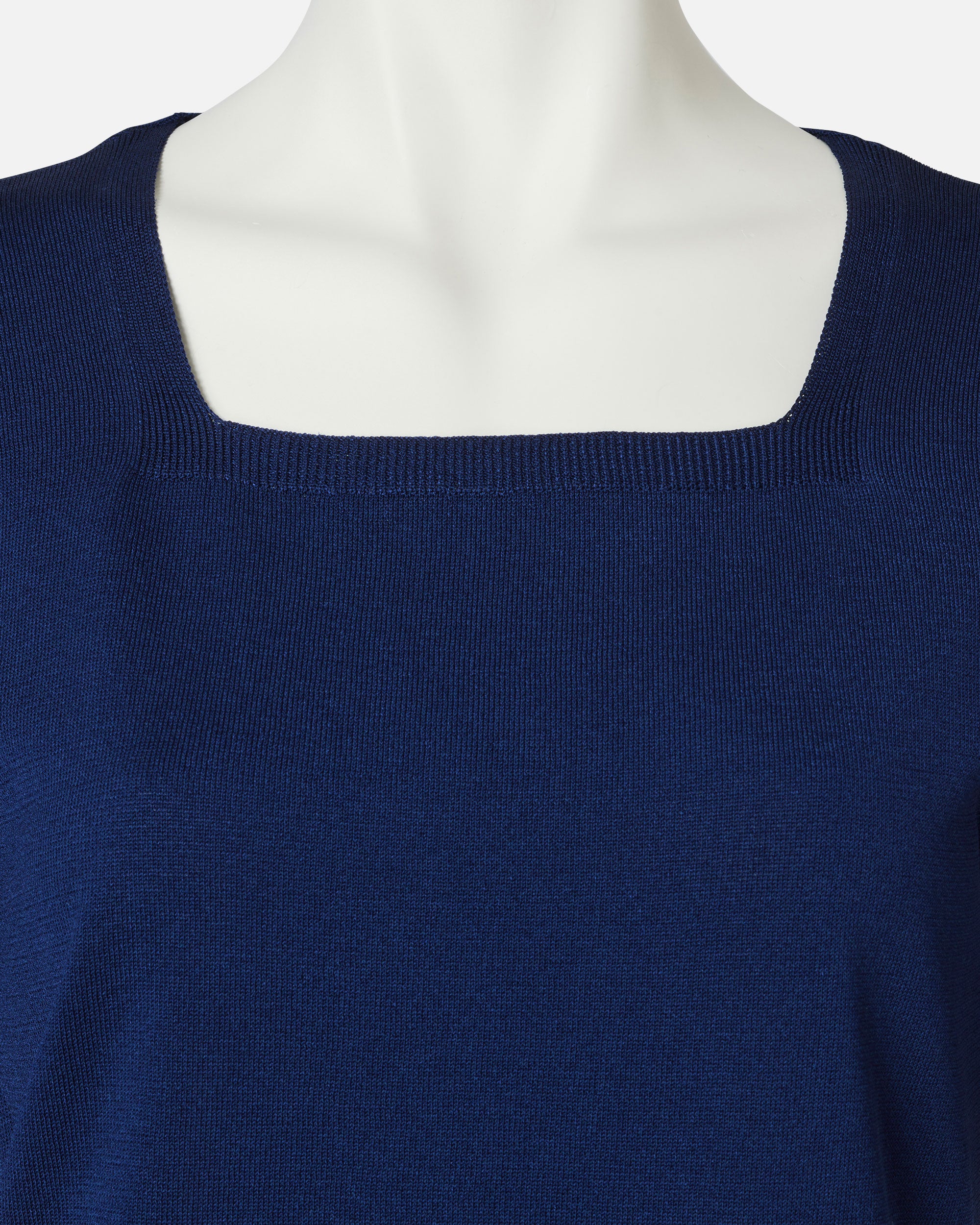 Square neck pullover
