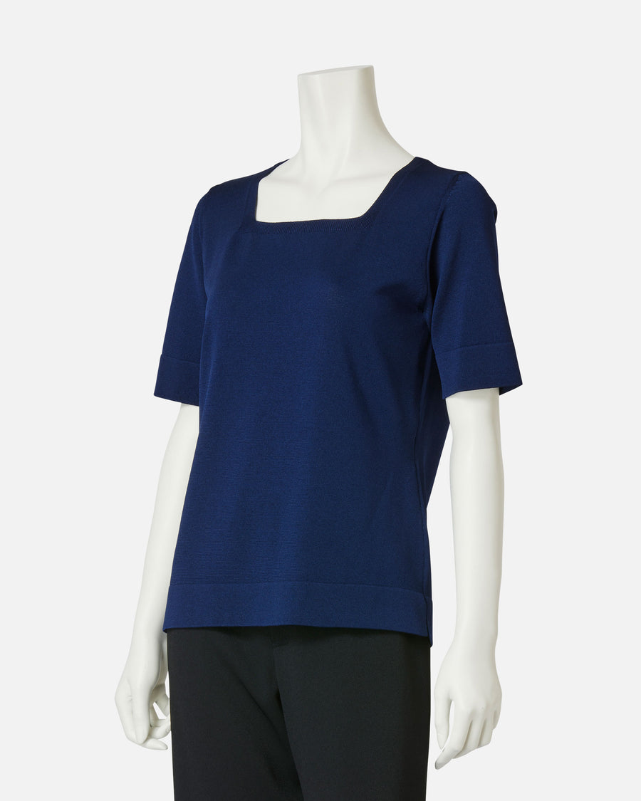 Square neck pullover