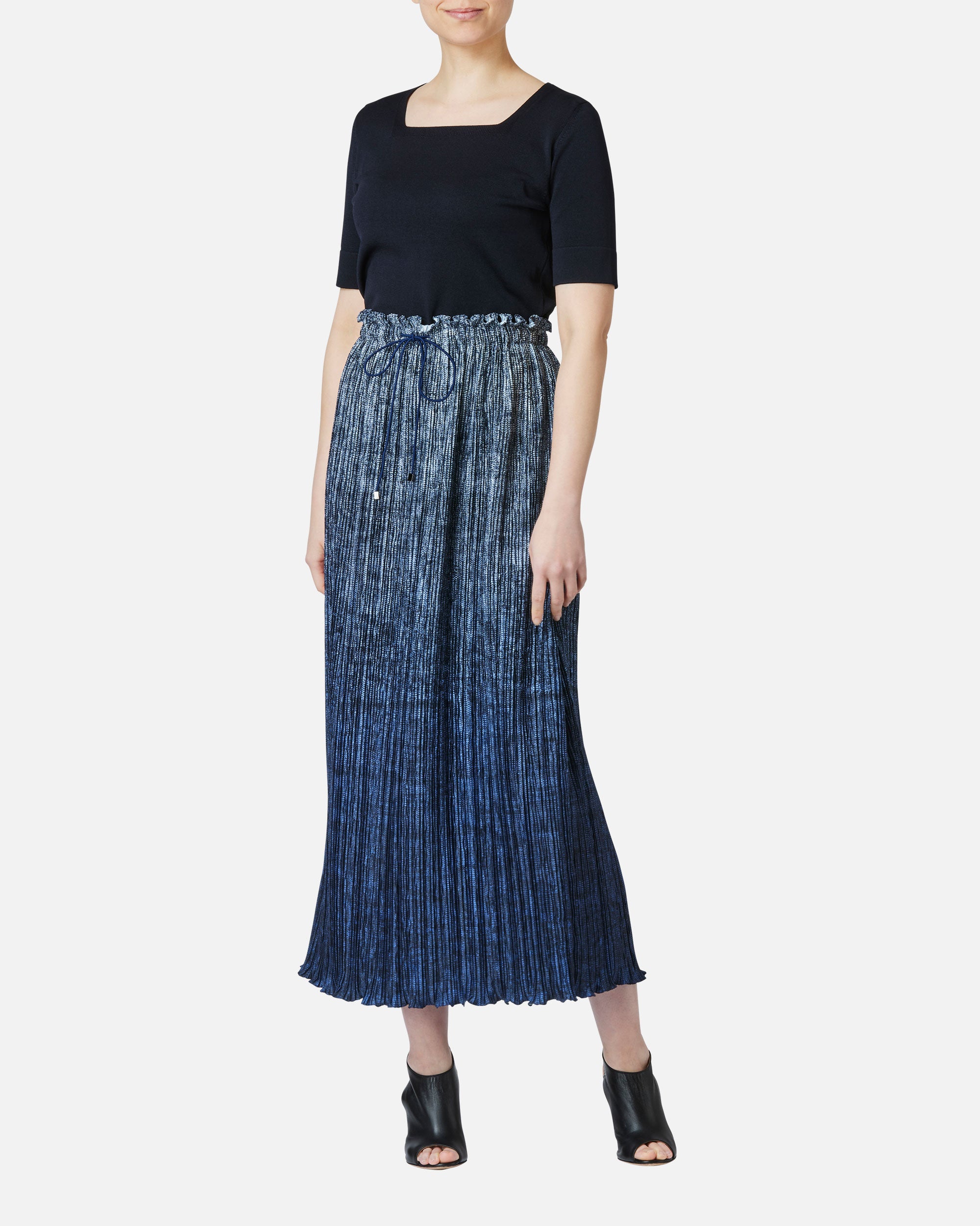 Square neck pullover
