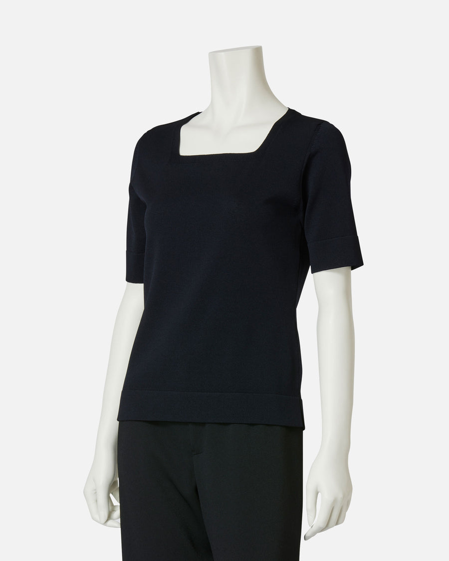 Square neck pullover