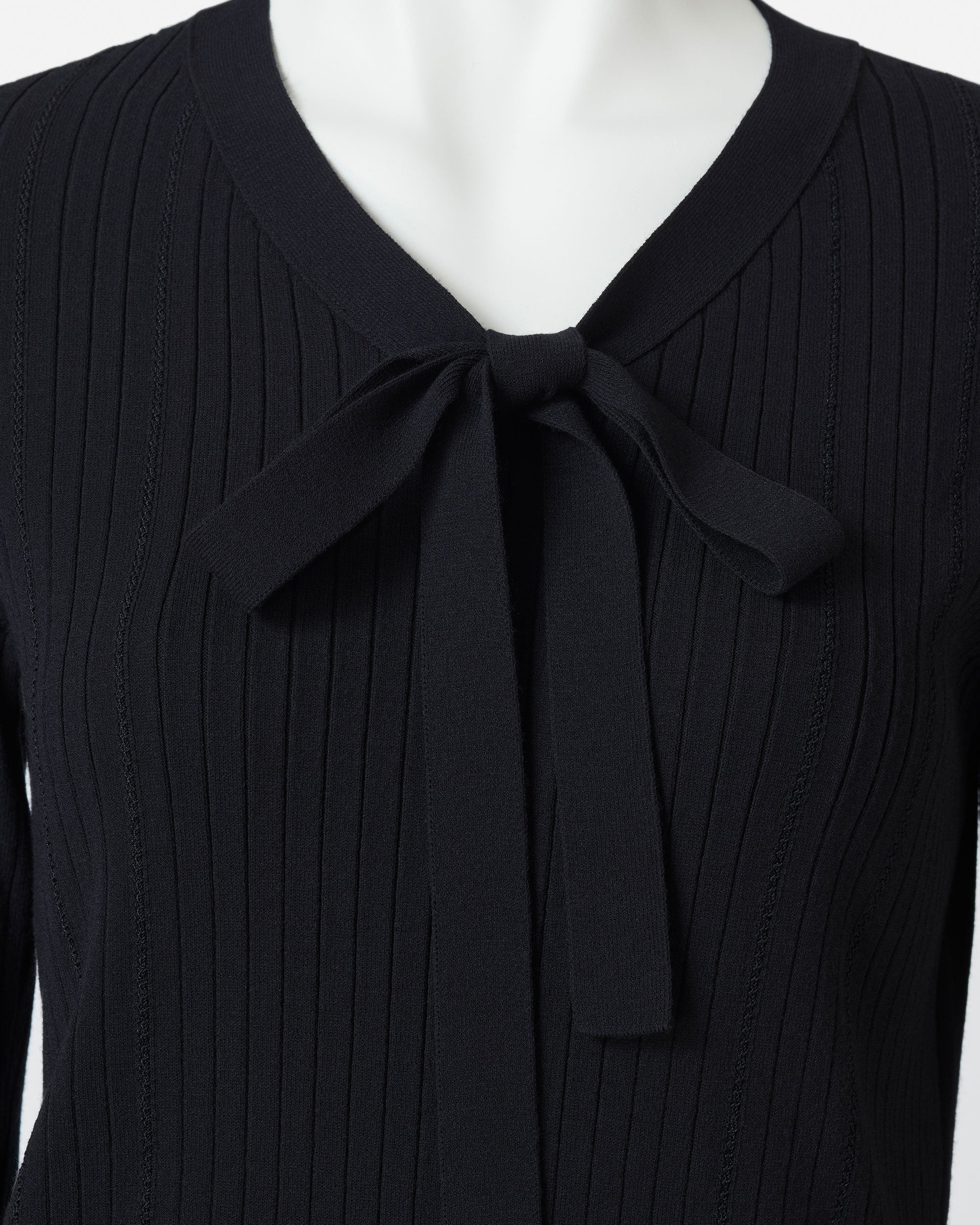 Bowtie knit pullover