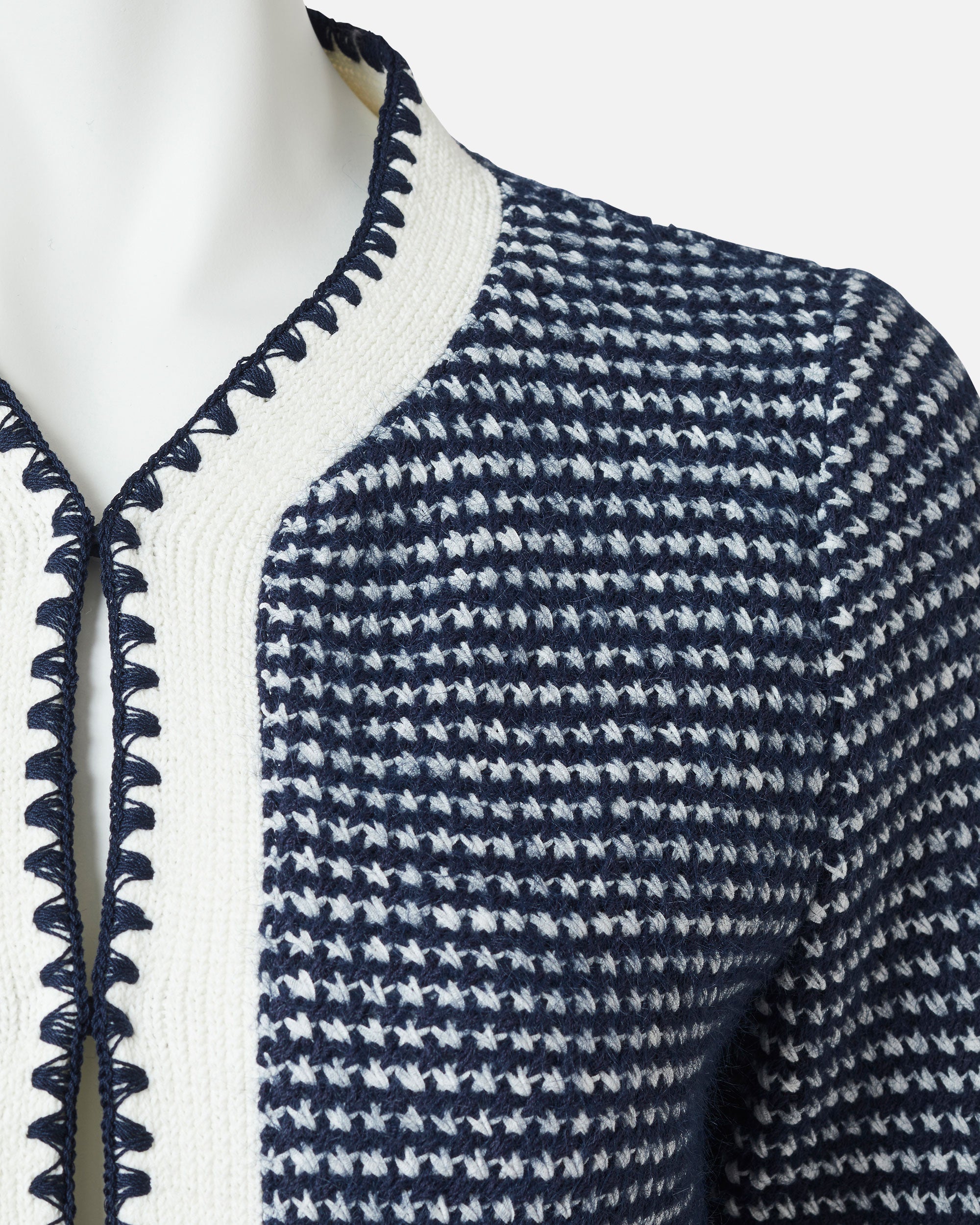 No-collar jacket-like cardigan