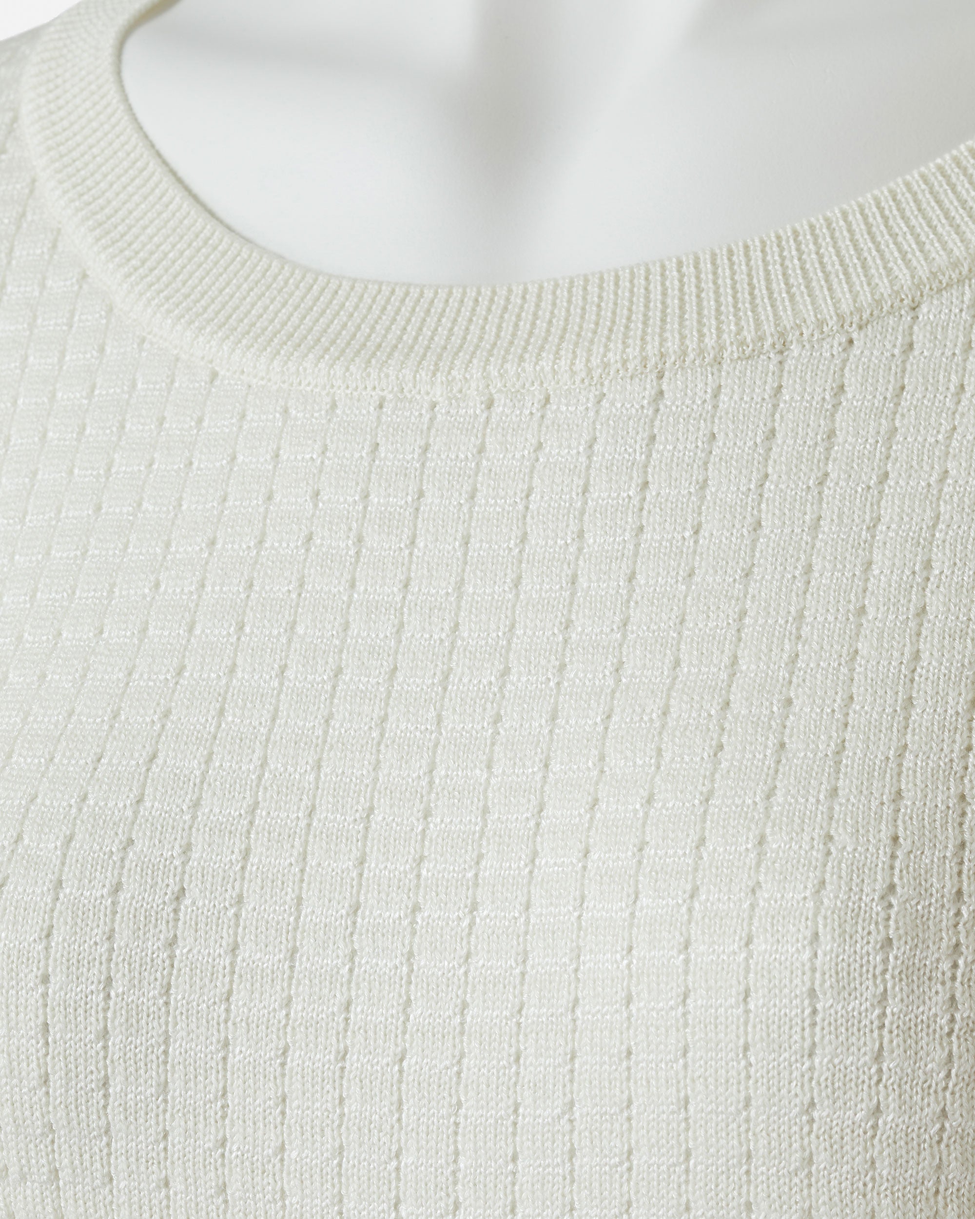 Tuck knit pullover