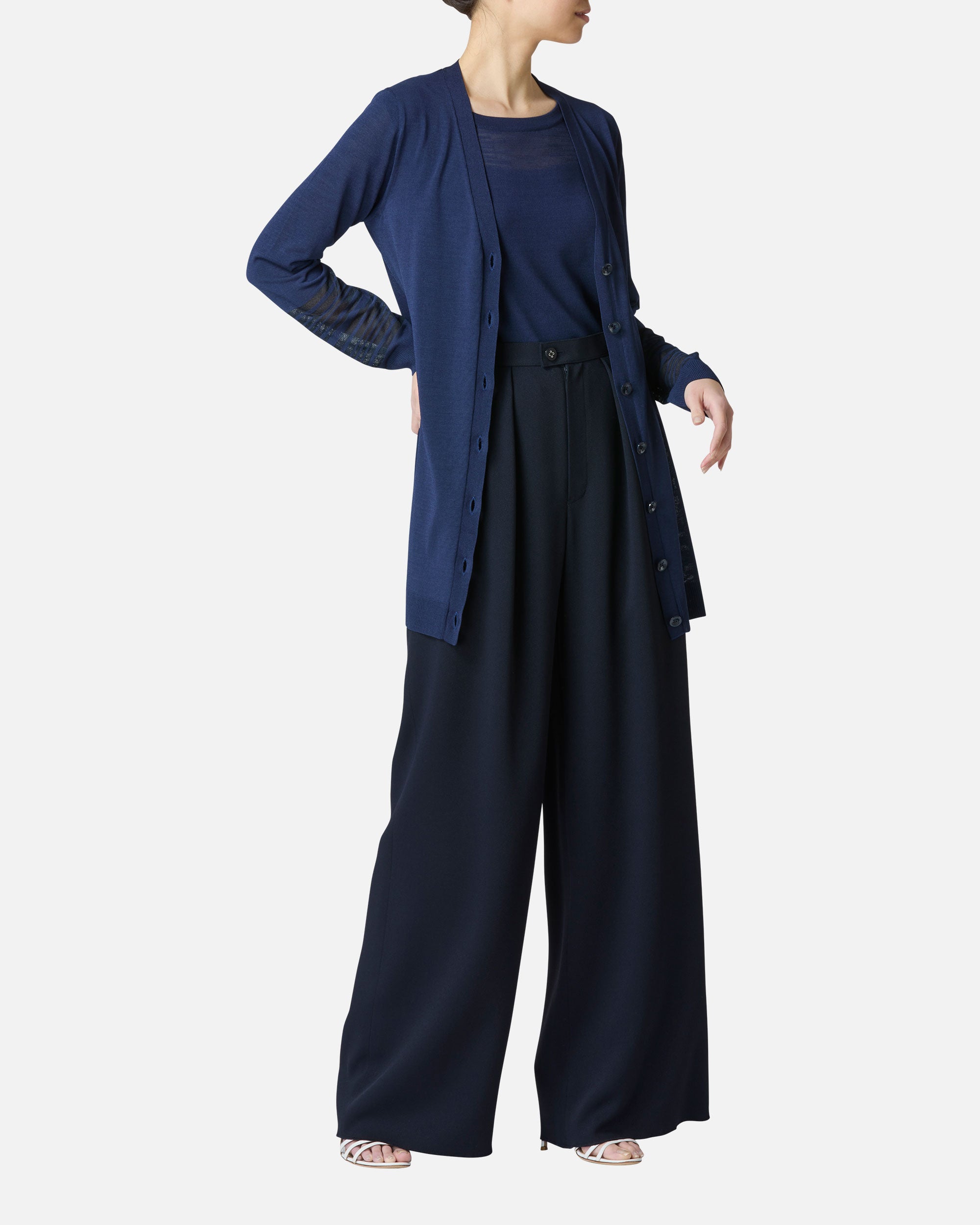 Stretch knit sleeveless pullover