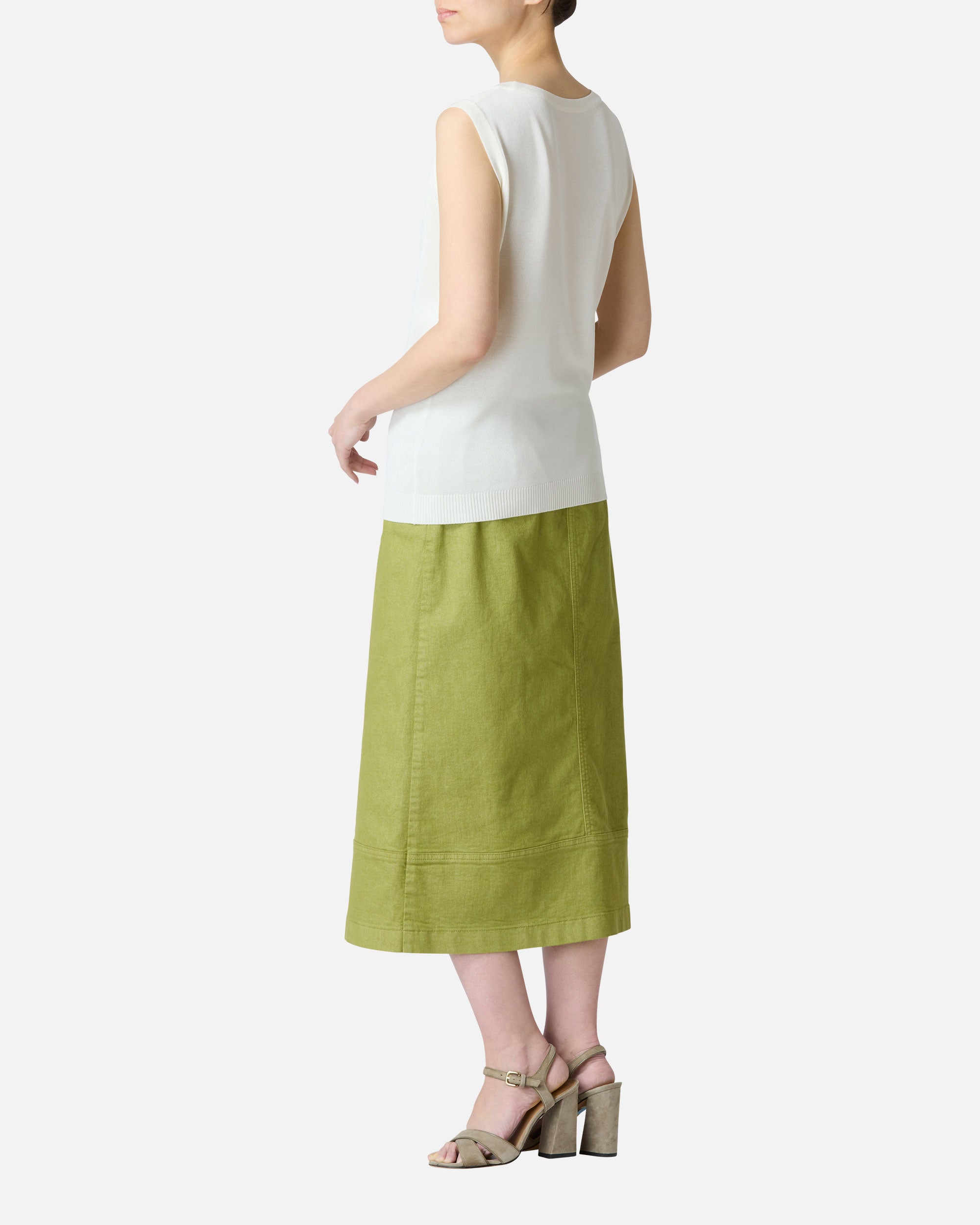 Stretch knit sleeveless pullover