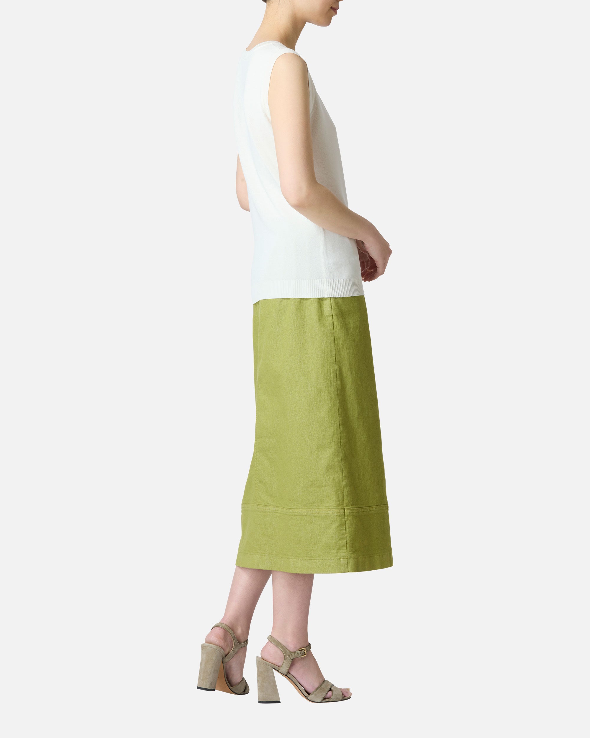 Stretch knit sleeveless pullover