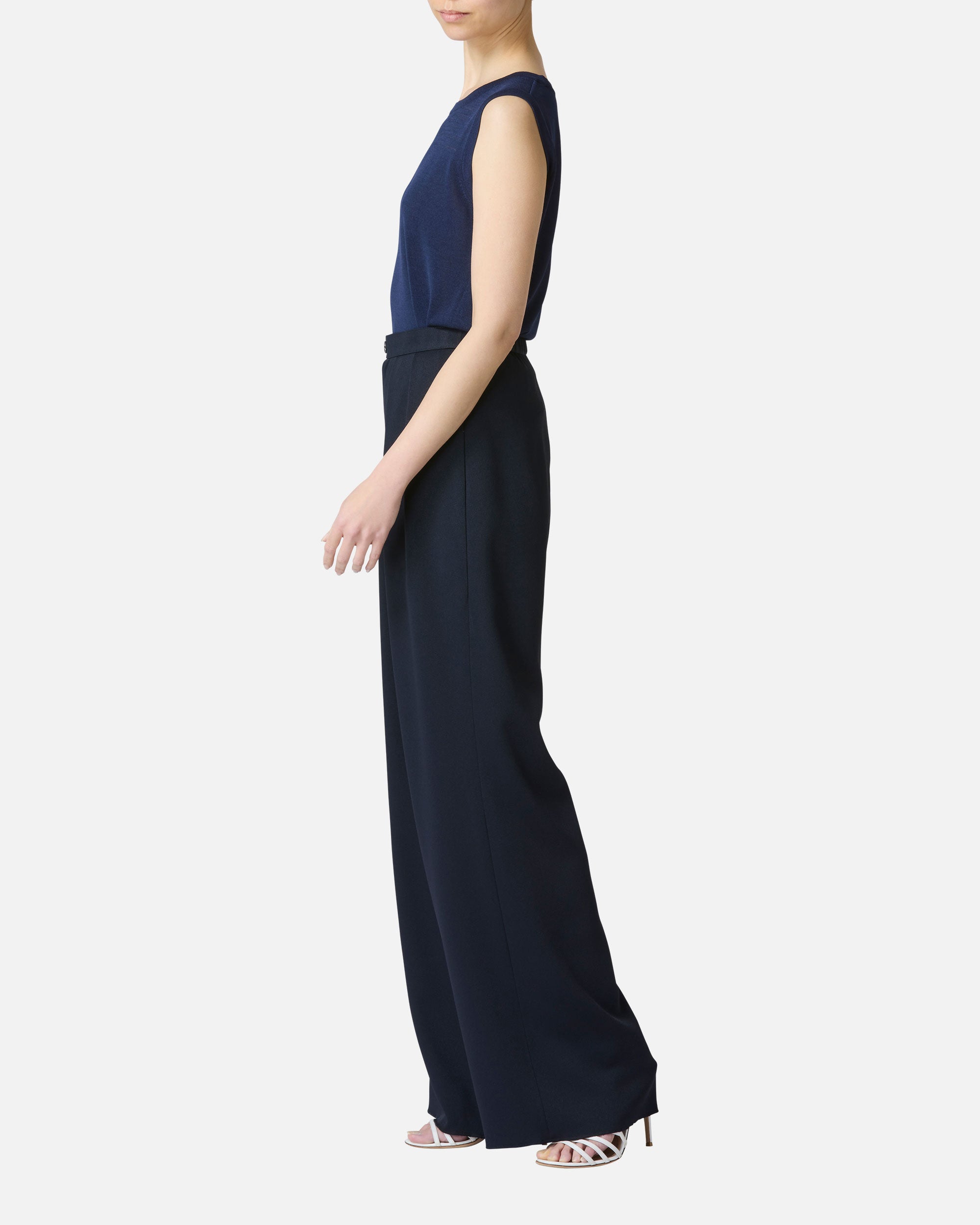 Stretch knit sleeveless pullover