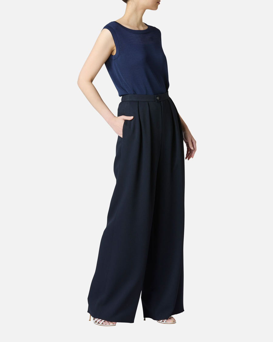 Stretch knit sleeveless pullover