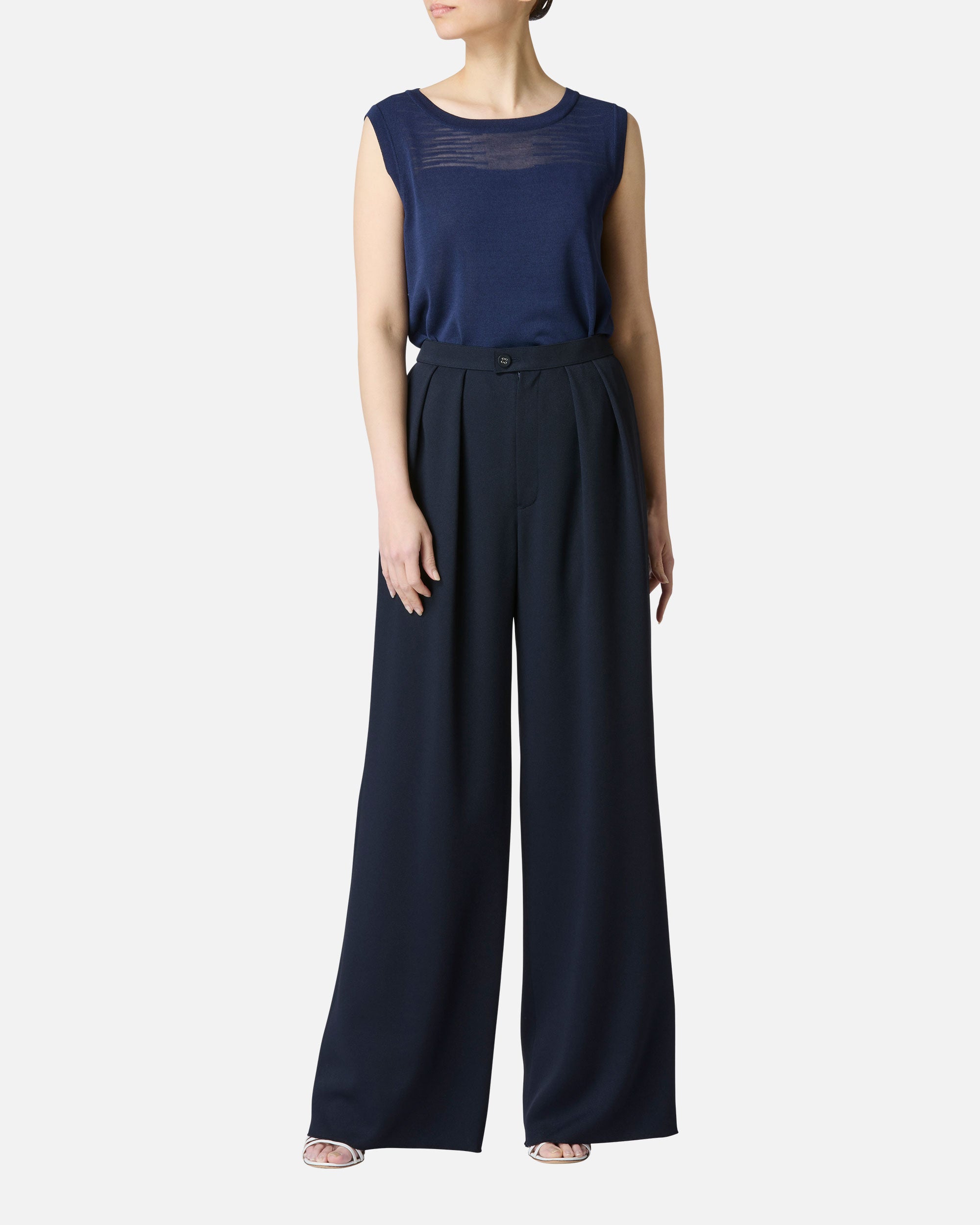 Stretch knit sleeveless pullover